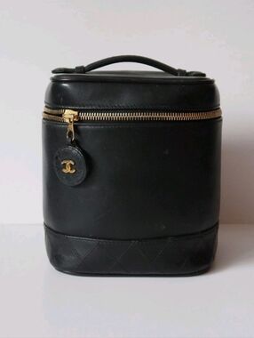 🖤CHANEL Black Leather Vanity Bag 🖤